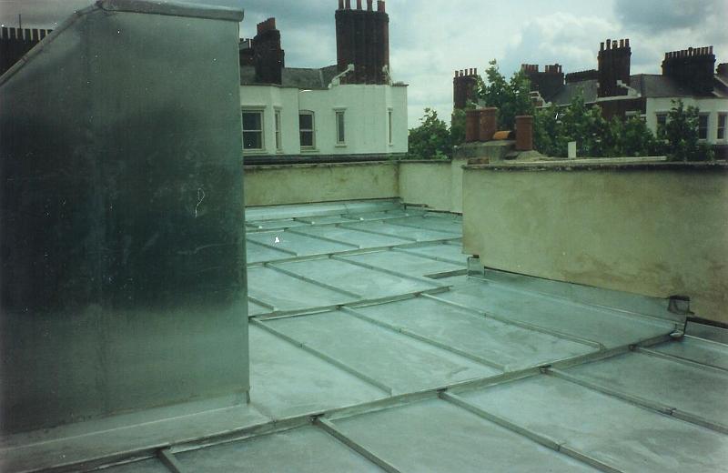 roll cap zinc roof 001.jpg